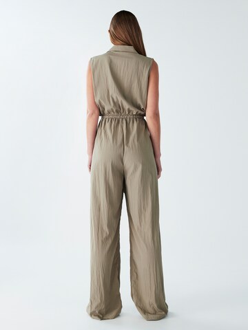Tuta jumpsuit 'Zimi' di Willa in grigio: dietro