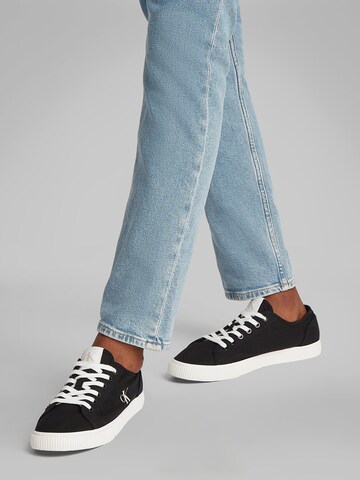 Sneaker bassa 'ESS' di Calvin Klein Jeans in nero