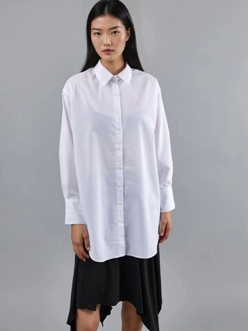 Busem - Blusa em branco