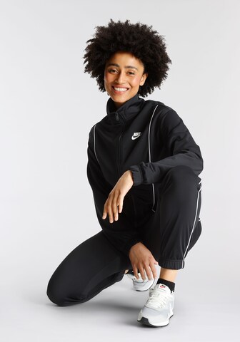 Nike Sportswear Jogginganzug 'Essential' in Schwarz