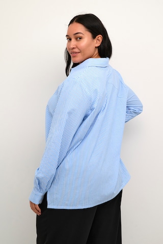 Camicia da donna 'Debra' di KAFFE CURVE in blu