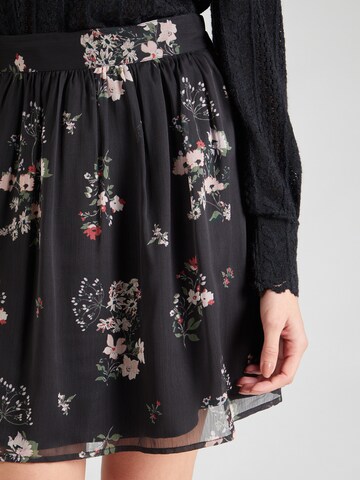 Gonna 'Lissi' di ABOUT YOU in nero