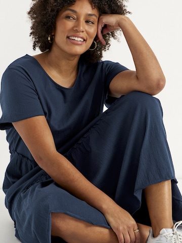 Cellbes of Sweden Kleid aus zerknittertem Baumwolljersey in Blau