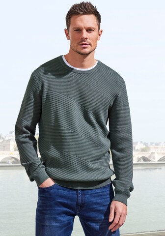 JOHN DEVIN Sweater in Green: front