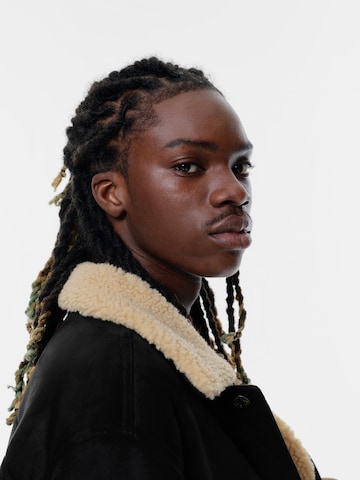 Pull&Bear Winter jacket in Black