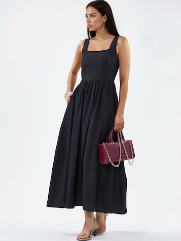 Busem - Vestido em preto: frente