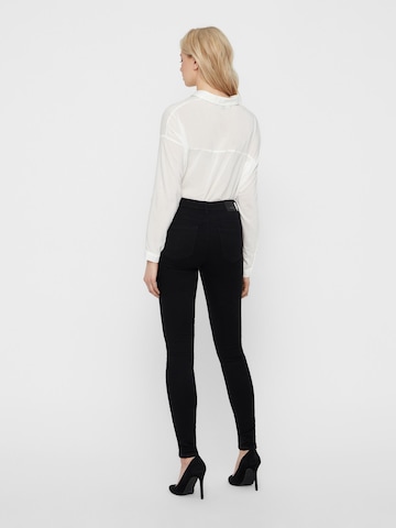 VERO MODA Skinny Džíny 'SEVEN' – černá