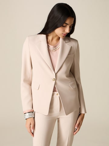 Blazer di oltre in beige: frontale