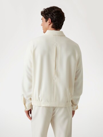 GUESS Between-Season Jacket in Beige