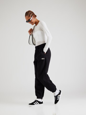 Karo Kauer Tapered Hose in Schwarz