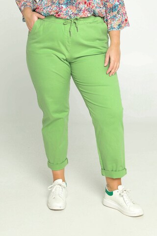 Paprika Loose fit Chino Pants in Green: front