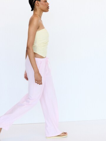 Loosefit Pantalon Pull&Bear en rose
