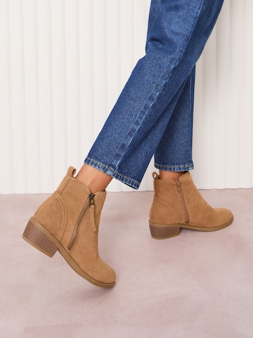 Friends Like These Chelsea boots in Bruin