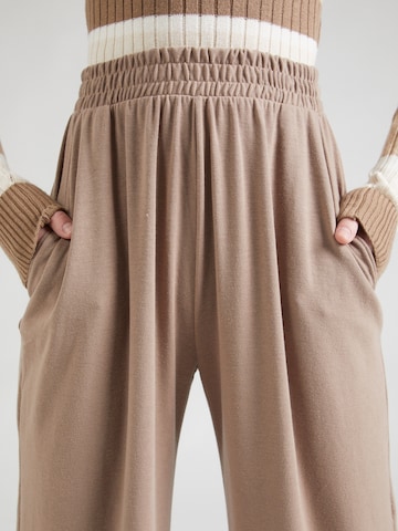 Abercrombie & Fitch Szeroka nogawka Spodnie w kolorze brązowy