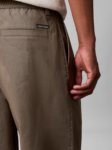 Calvin Klein Jeans Loose fit Pleat-front trousers in Green