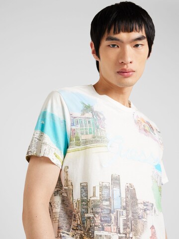 GUESS T-shirt 'RIVIERA POSTCARD' i vit