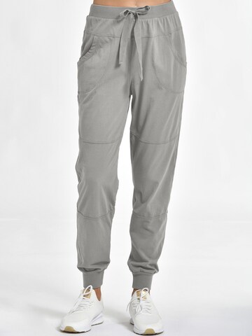 DEHA Tapered Sportbroek in Grijs: voorkant