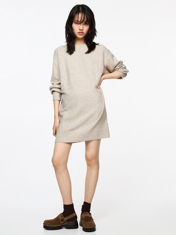 Pull&Bear Stickad klänning i beige