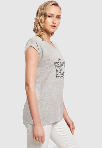 Merchcode T-Shirt 'Beach Please' in Grau