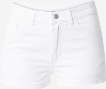 Coupe slim Jean Monki en blanc : devant