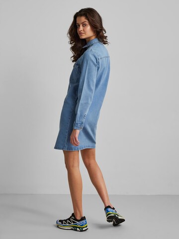 Robe-chemise 'Perry' PIECES en bleu