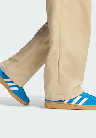 ADIDAS ORIGINALS - Loosefit Pantalón en beige