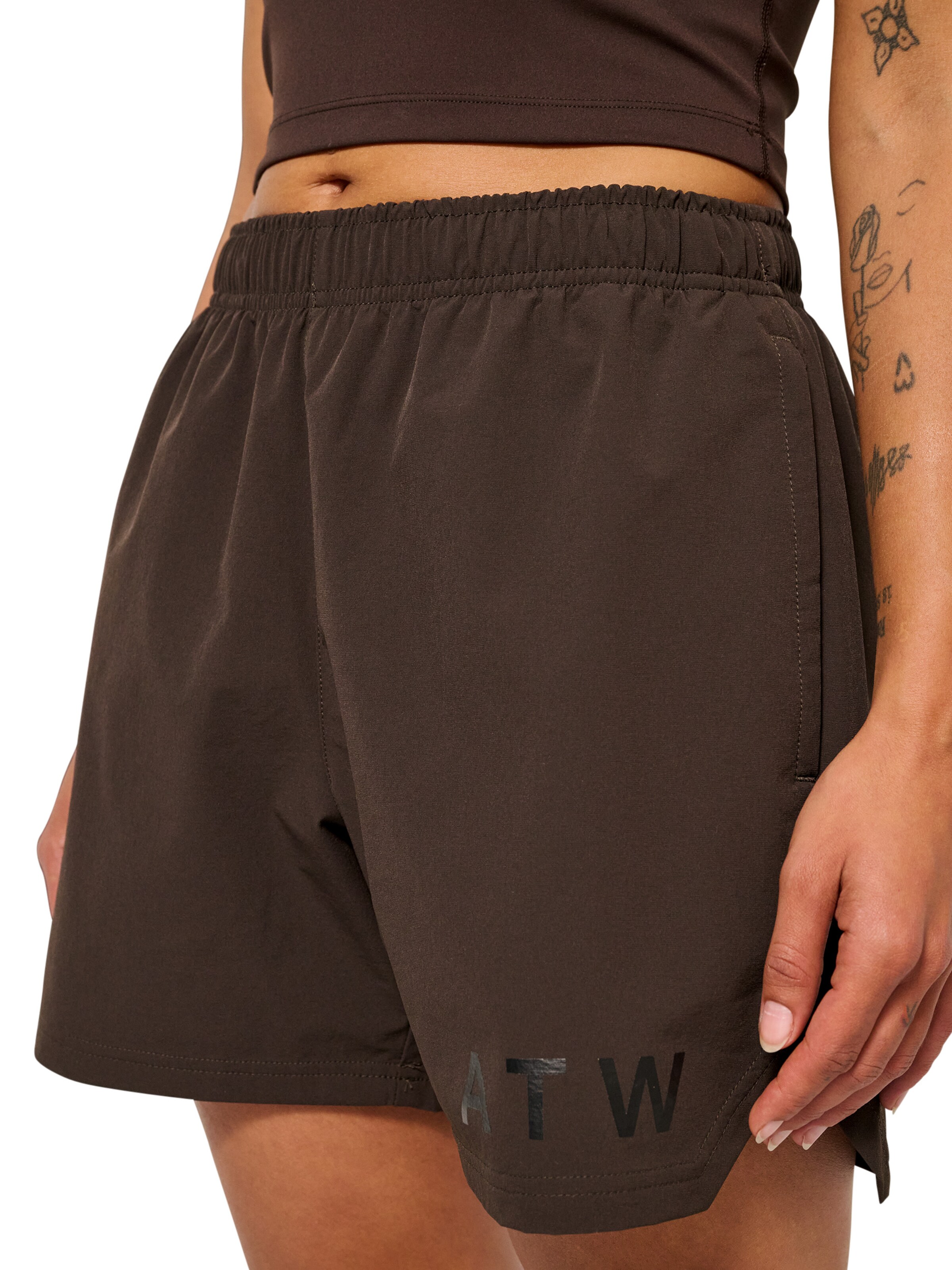 HALO Loose fit Pants in Brown