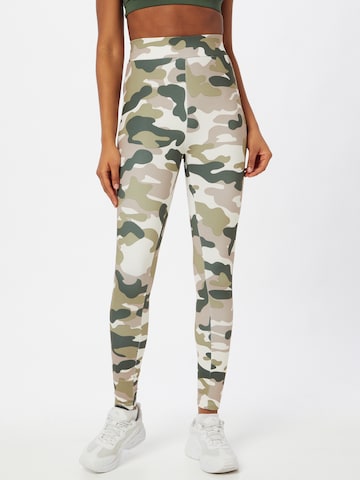 Urban Classics Skinny Leggings in Green: front