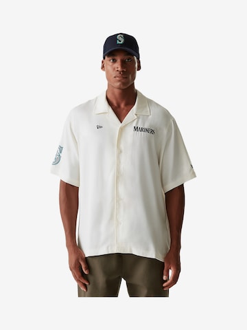 NEW ERAComfort Fit Košulja - bijela boja: prednji dio