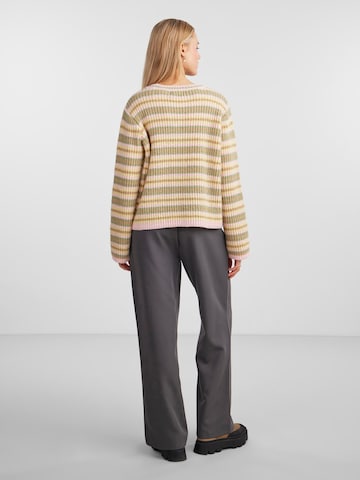 Pull-over 'NISCHA' PIECES en beige