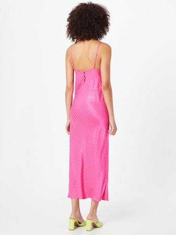 Warehouse - Vestido em rosa