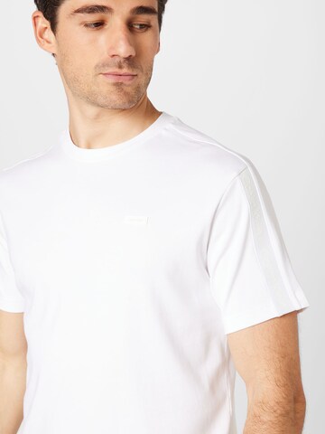 T-Shirt Calvin Klein en blanc