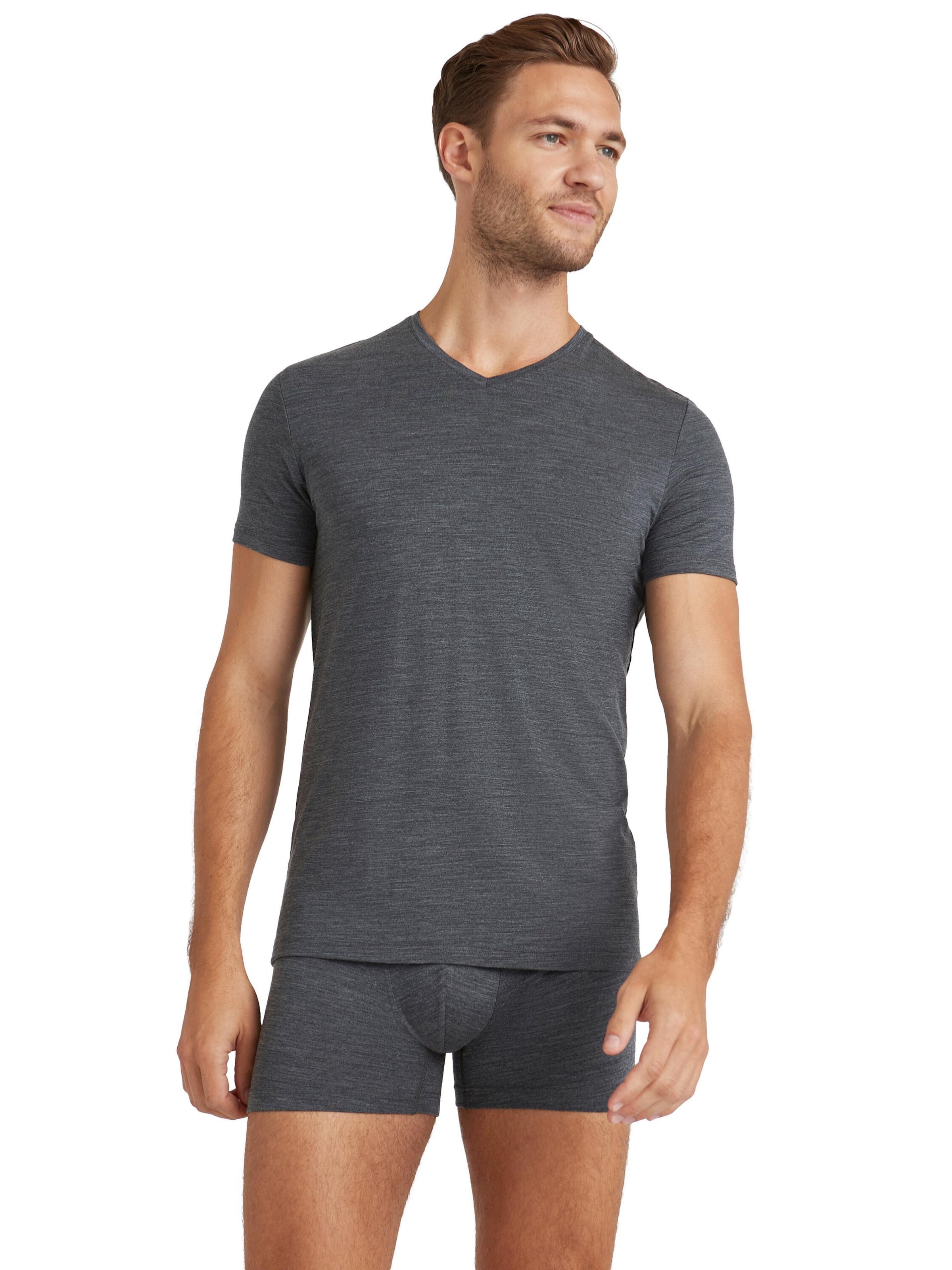 FALKE Undershirt in Grey: front