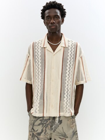 Pull&Bear Comfort Fit Риза в пъстро: отпред