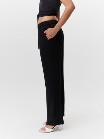 Regular Pantaloni 'Aylin' de la LeGer by Lena Gercke pe negru