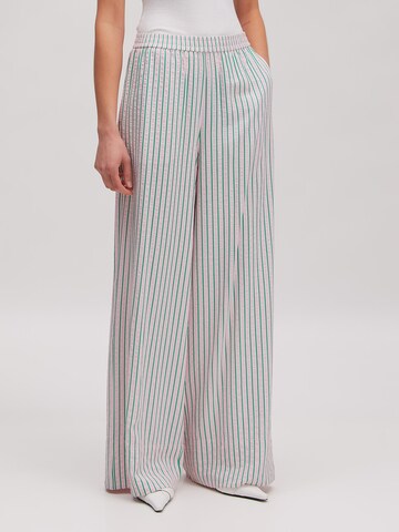EDITED Loose fit Pants 'Cataleya' in Green: front