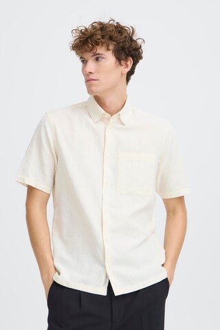 Coupe regular Chemise ' CFAaberg Structured ' Casual Friday en blanc
