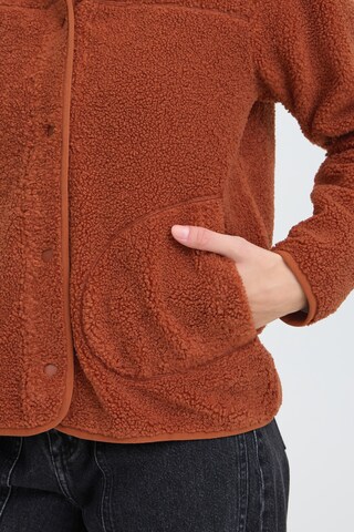 b.young - Chaqueta polar 'ANTINO' en rojo