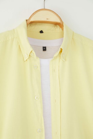 Trendyol Regular Fit Hemd in Gelb