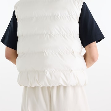 new balance Vest in White