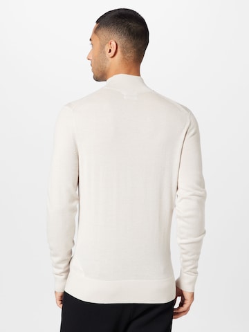 Pulover de la Calvin Klein pe alb