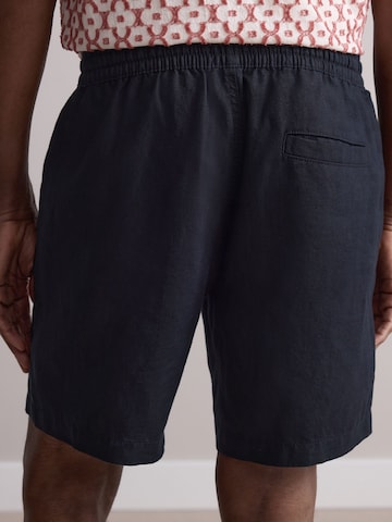 Next Regular Shorts in Schwarz