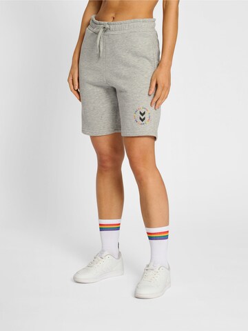 Hummel Regular Shorts in Grau