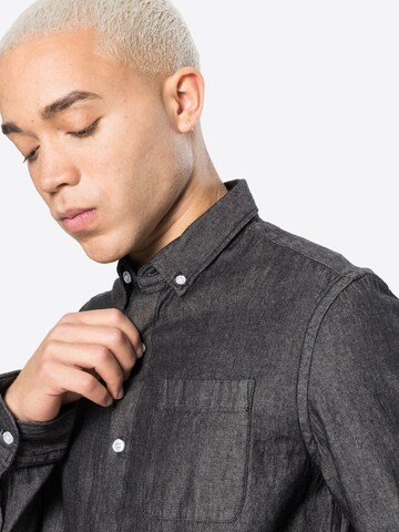 Superdry - Ajuste regular Camisa en negro