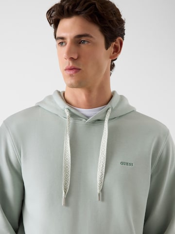 GUESS Sweatshirt in Grün