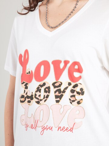 ONLY Carmakoma - Camiseta 'CARMaebell' en blanco