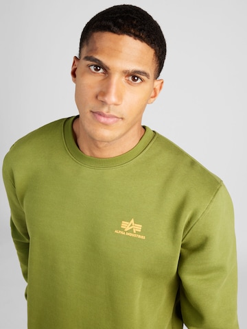 ALPHA INDUSTRIES Sweatshirt in Groen