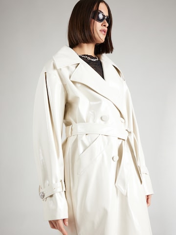 Chiara Ferragni Преходно палто в бяло