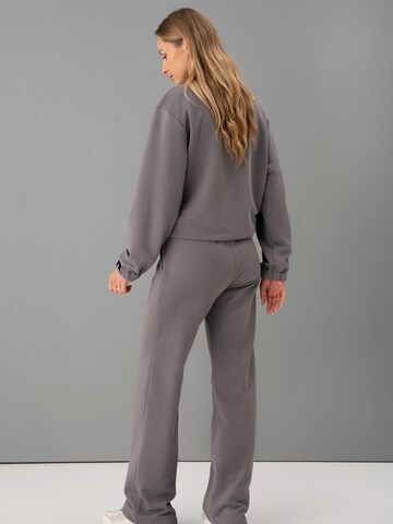 cut my fashion Sweat suit 'Mėja' in Grey
