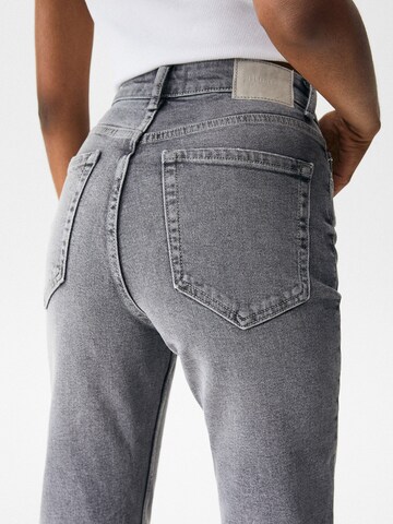 Pull&Bear Avsmalnet Jeans i grå